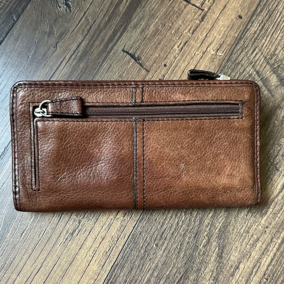 Fossil Leather Zip Around Wallet - Picture 3 of 4
